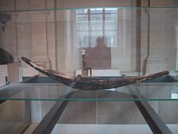Anuketas Luvro muziejuje.