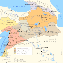 Térkép, amely Nagy Tigranész alatt az Örmény Birodalom tartományaként mutatja Szophénét.