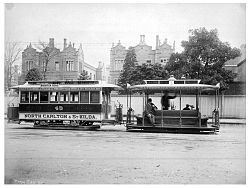 Boneco de bonde e trailer na linha St Kilda, em Melbourne, em 1905.