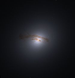 Messier 84 kerne med HST