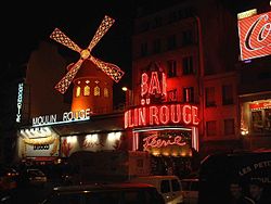 Prostredie filmu Moulin Rouge!