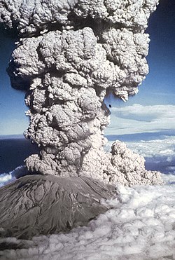 Góra St. Helens, wybuchająca 18 maja 1980 r.