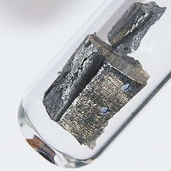Wat neodymium in een glazen buis