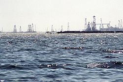 Olieplatforms aan de Kaspische Zee in Azerbeidzjan.