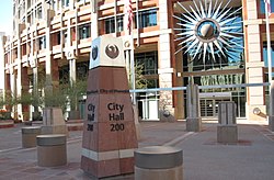Il municipio di Phoenix, che mostra il logo della città, The Phoenix Bird.