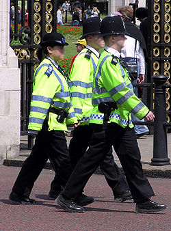 Agentes da polícia britânica em Londres.