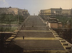 La Escalera Potemkin de Odesa (1834-41), de 142 metros de longitud, se hizo famosa por Sergei Eisenstein en su película El acorazado Potemkin (1925).