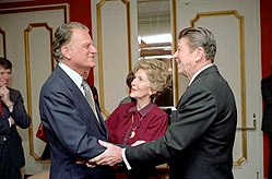 Greiems ar prezidentu Ronaldu Reiganu un pirmo lēdiju Nensiju Reiganu