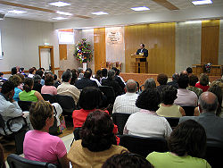 Bijeenkomst in de Koninkrijkszaal van Jehovah's Getuigen in Nederland.
