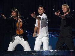 Dima Bilan together with the Hungarian violinist Edvin Marton (left) and Yevgeny Plyushchenko in the semi-finals of the Eurovision Song Contest 2008