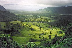 Vista della valle di Falefa dal passo di Le Mafa, Upolu orientale.