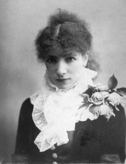 Sarah Bernhardtová na portrétu, 90. léta 19. století.