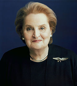 Voormalig minister van Buitenlandse Zaken Madeleine Albright, is hoogleraar diplomatie aan de Georgetown University.