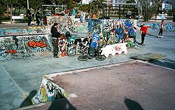 Een skateboardpark in Valencia, Spanje  