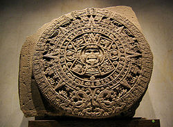 A Pedra do Sol Asteca, também conhecida como Pedra Calendário Asteca, no Museu Nacional de Antropologia, Cidade do México