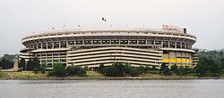 Stadion Three Rivers v Pittsburghu v Pensylvánii, kde Graham často pořádal shromáždění.