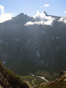 Самая высокая скала в Европе, в Норвегии.