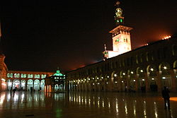 De Umayyad Moskee in het centrum van Damascus bij nacht