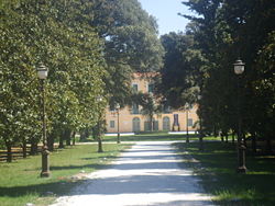 Villa Borbone, Viareggion ja Torre del Lagon välissä Puccini  