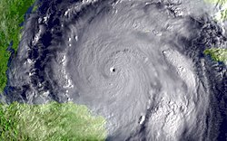 Orkanen Wilma närmar sig sin högsta intensitet