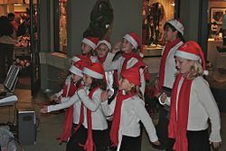 Kinderen zingen kerstliedjes  