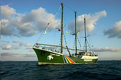 Statek Greenpeace Rainbow Warrior II