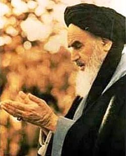 Khomeini betend, in Paris