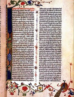 Seite aus einem Exemplar der Gutenberg-Bibel. Der Text ist mit beweglichen Metallschriften gedruckt. Die Schrift, beeinflusst von einem handschriftlichen Stil, ist nicht leicht zu lesen. Die den Text umgebende Verzierung ist von Hand ausgeführt.