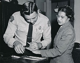 Rosa Parks buvo suimta už tai, kad atsisakė užleisti savo vietą baltaodžiui.