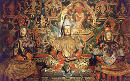 Songtsen Gampo (midden), prinses Wencheng (rechts) en Bhrikuti Devi van Nepal (links)