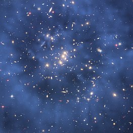 Pimeä aine on näkymätöntä. Gravitaatiolinssi aiheuttaa useita kuvia samasta galaksista. Tämän selittämiseksi on ehdotettu pimeän aineen rengasta. Tässä galaksijoukon (CL0024+17) kuvassa pimeä aine näkyy sinisenä.