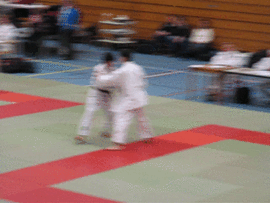 Een schouderworp bij Judo rank graduatie, Japan