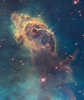 Část mlhoviny Carina, oblasti masivní tvorby hvězd na jižní obloze. Je domovem Eta Carinae, obrovské mladé hvězdy.  
