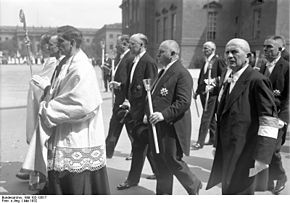 Brüning at the Corpus Christi procession in Berlin in May 1932