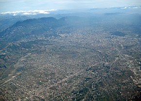 The capital Tirana experienced a population growth of over 100 % between 1991 and 2001. In the picture: Aerial view of Tirana with the suburb Kamza (2008)