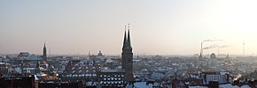 View from the Burgberg to the wintry old town, in front on the left the roof of the Frauenkirche as well as the old town hall, in the middle the church St. Sebald, behind it the dome of the opera house, on the left St. Lorenz, the dome of the main station and the Frauentorturm, on the right the Weißer Turm, the dome of the Elisabethkirche and the Spittlertorturm as well as at the edge in outlines the Fernsehturm.