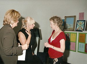 Aeronwy Thomas ontmoet Lidia Chiarelli (midden), medeoprichtster van IMMAGINE&POESIA, Turijn, Italië 2006