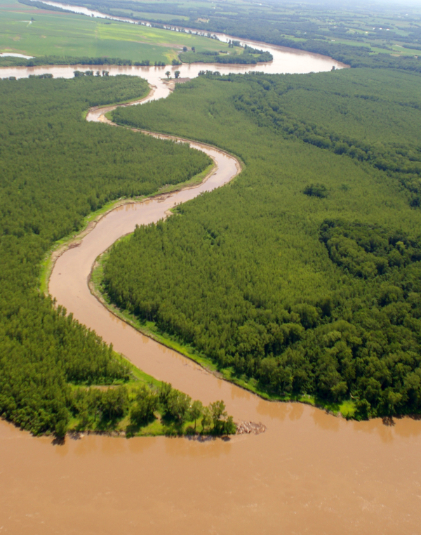 Tyypillinen alankoalueiden joki: Big Muddy, Etelä-Illinoisin osavaltio.