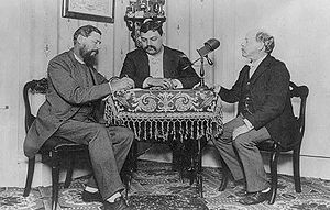 Alger (à direita), seu irmão de direito e um amigo em 1889