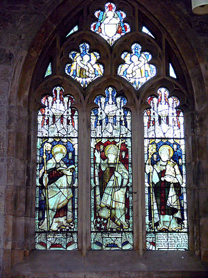 Den helige Paulinus av York (mitten), med den helige Aidan av Lindisfarne (vänster) och den helige Cuthbert av Lindisfarne (höger). Från kyrkan All Saints Pavement i York.  