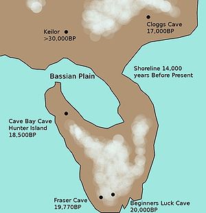 Tasmānijas un Viktorijas piekrastes līnija pirms aptuveni 14 000 gadiem, kad jūras līmenis paaugstinājās, un tajā redzamas dažas cilvēku arheoloģiskās vietas.