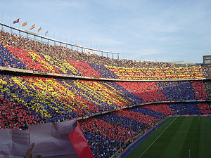 Fans van FC Barcelona laten hun kleuren zien in Spotify Camp Nou.  