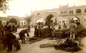 De handel in tapijten in Ganja, Azerbeidzjan, eind 19e eeuw.  