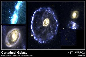 Een spectaculaire frontale botsing tussen twee sterrenstelsels is te zien op deze NASA Hubble Space Telescope true-color foto van de Cartwheel Galaxy.