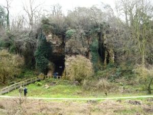 Church Hole Cave jest domem dla paleolitycznych akwafortów.