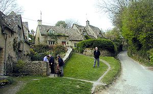Ve vesnici Bibury se nacházejí kamenné domky z Cotswoldu.