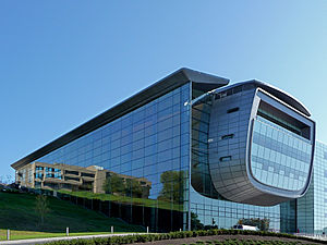 EMPAC heijastaa Folsomin kirjastoa.  