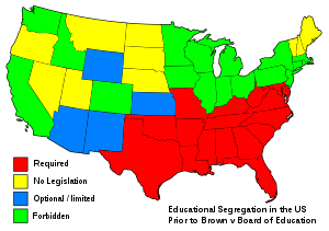 Mapa Spojených štátov, na ktorej sú znázornené zákony o školskej segregácii pred prípadom Brown v. Board of Education na Najvyššom súde