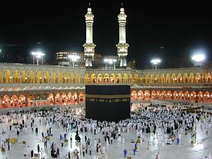 O Kaaba em Meca é a direção da oração e o destino da peregrinação dos muçulmanos em todo o mundo.