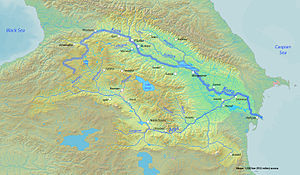 El Kur y el Aras son los ríos más largos de Azerbaiyán y su cuenca hidrográfica abarca la mayor parte del país.  